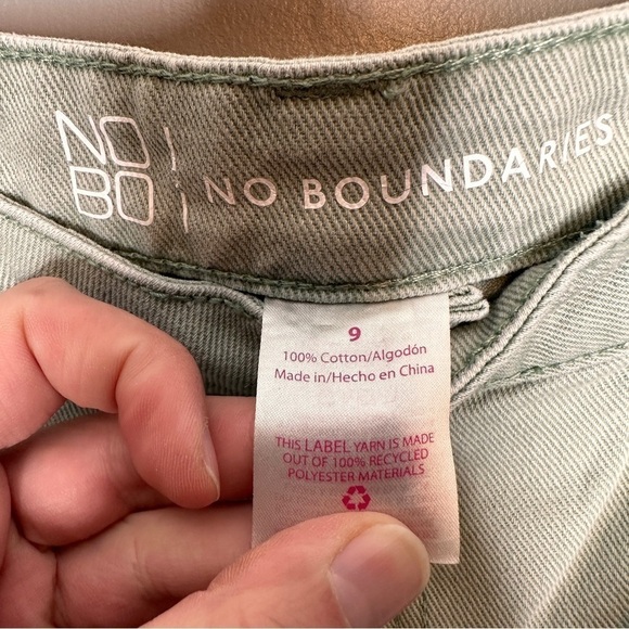 No boundaries light green raw hem distresses mom jeans - Picture 4 of 6